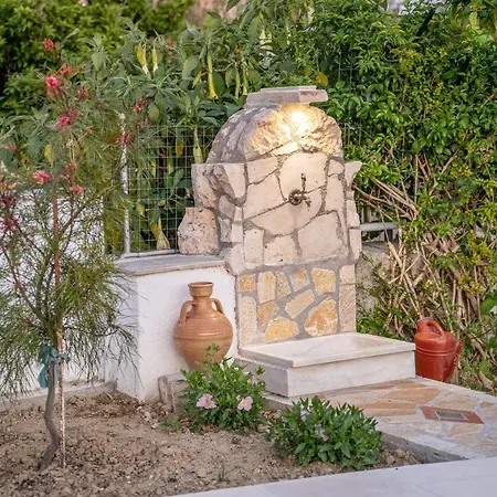 Erasmia- House 2 Upper Floor بيت للعطل